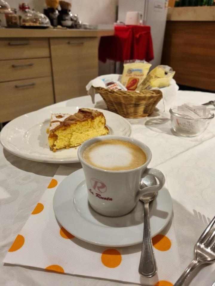 La Ruota Hotell Morbegno Eksteriør bilde